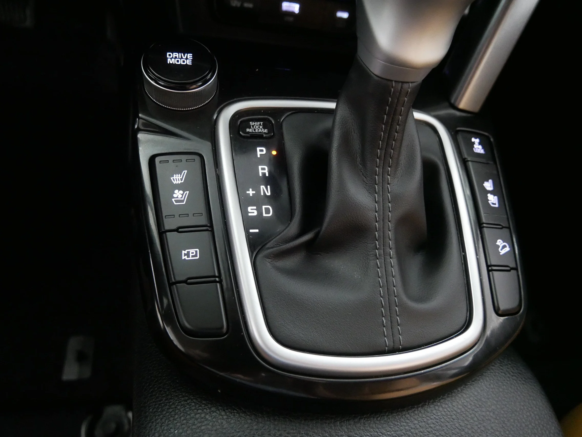 Used 2024 Fusion Black Kia SX image 29
