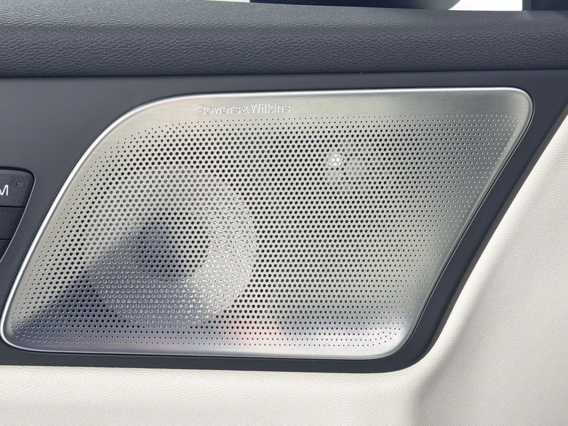 New 2026 Crystal White Volvo Ultra image 18