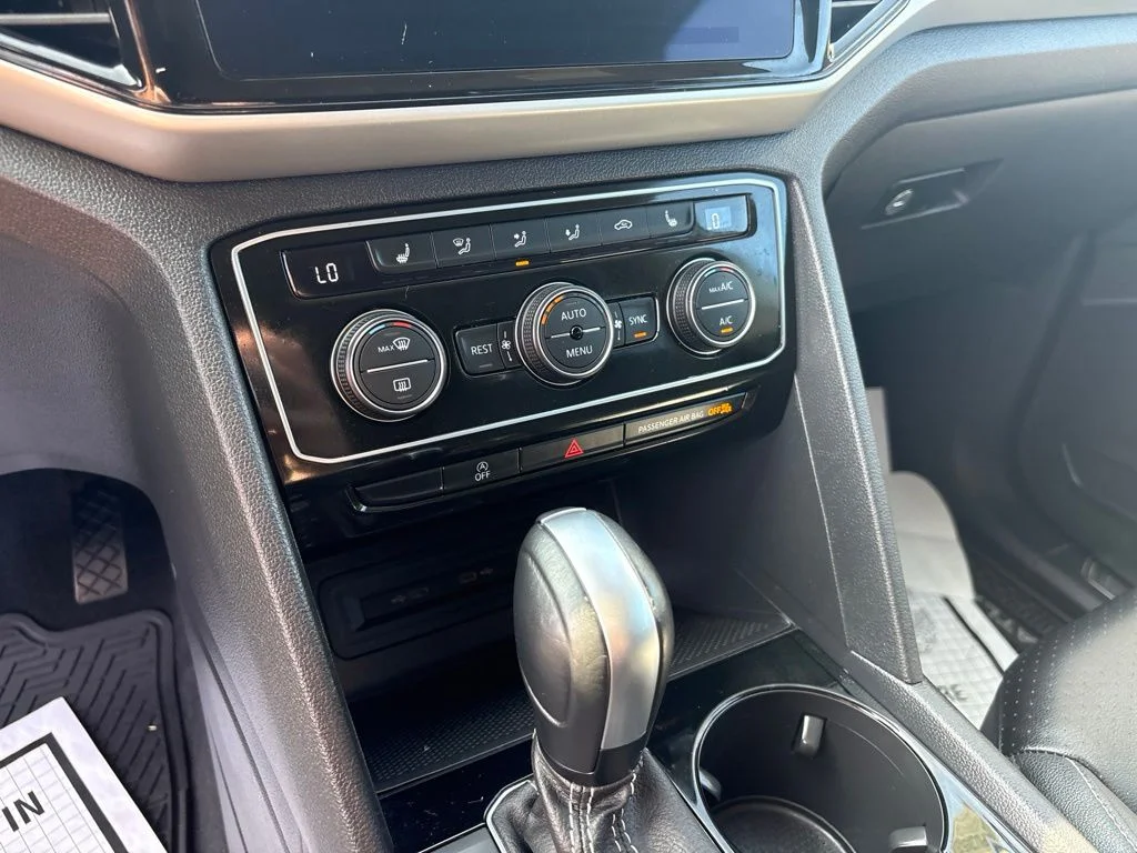 Used 2023 Pure White Volkswagen 3.6L V6 SE w/Technology image 19