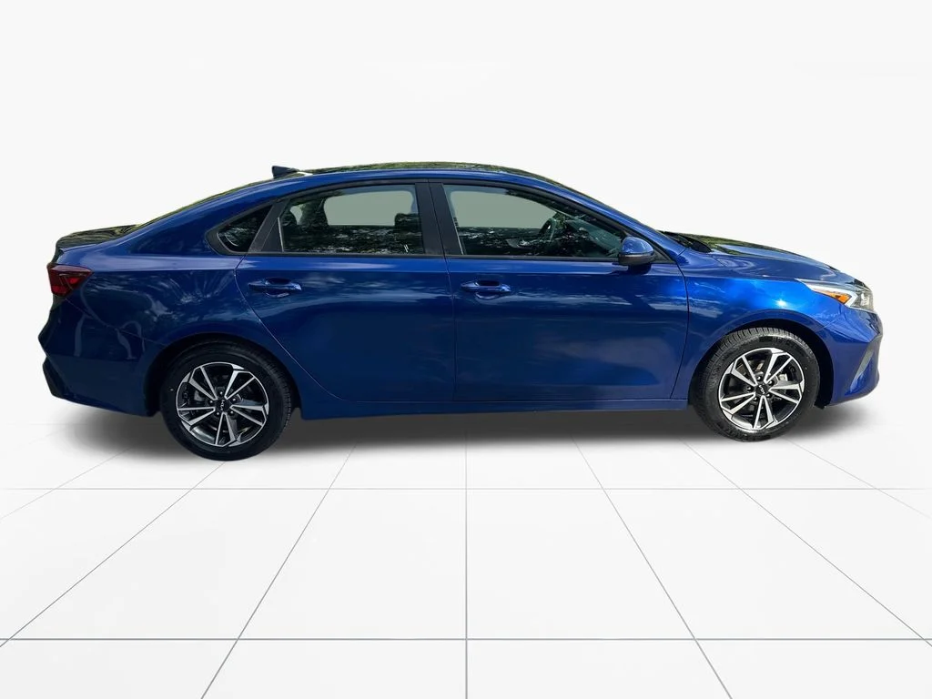 Used 2023 Deep Sea Blue Kia LXS image 9