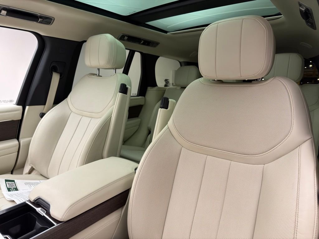 Used 2023 Batumi Gold Premium Metallic Land Rover SE image 10