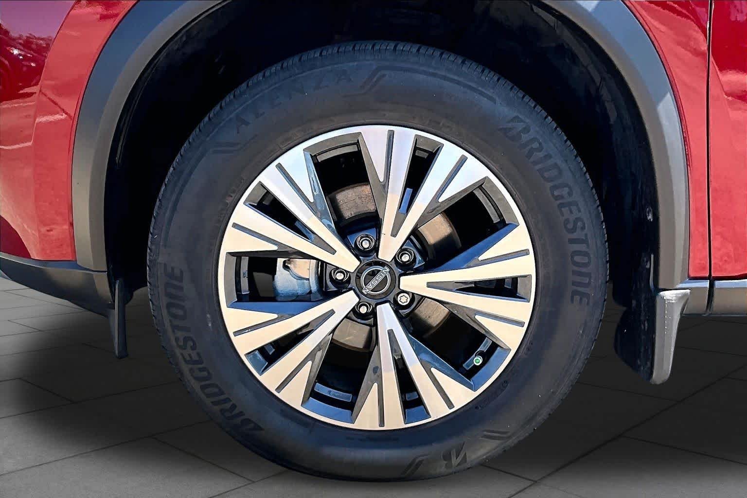 Used 2023 Scarlet Ember Tintcoat Nissan SV image 10