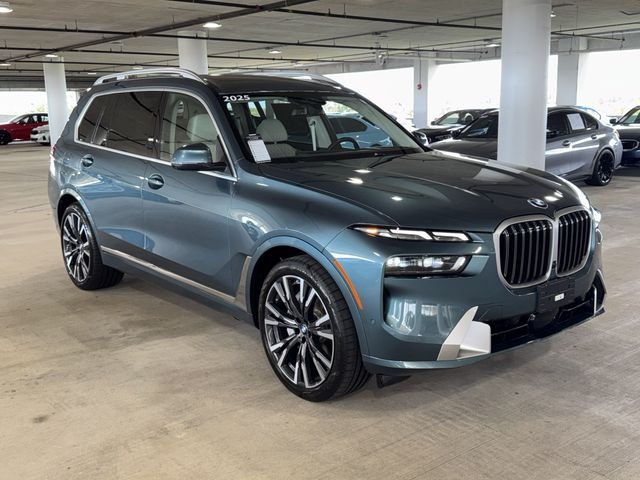 Used 2025 Blue BMW xDrive40i image 2