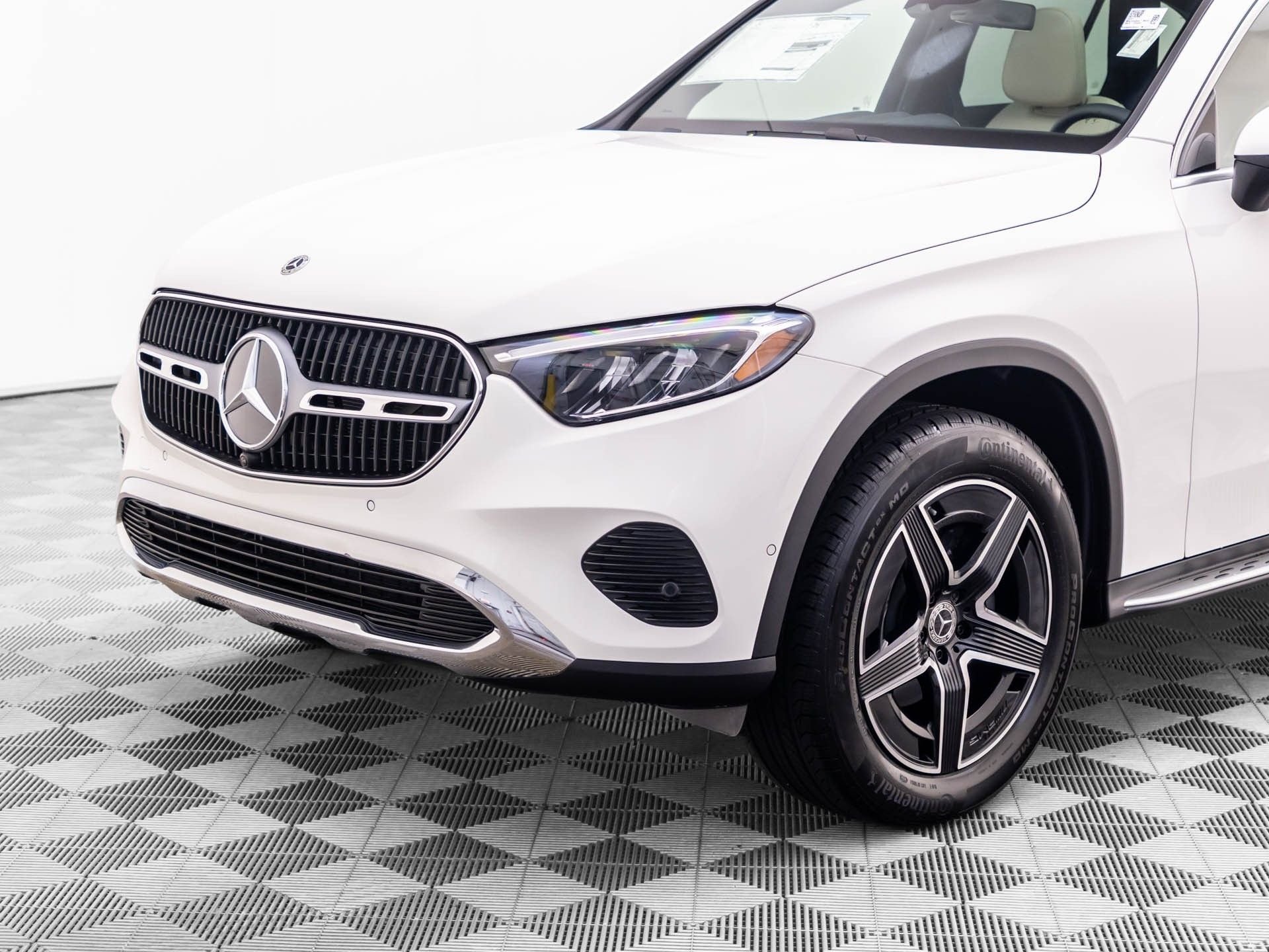 New 2027 Polar White Mercedes-Benz GLC 300 image 39