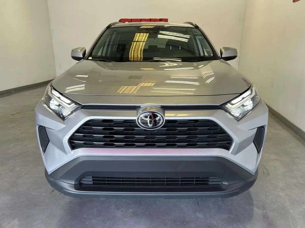 Used 2025 Silver Toyota XLE image 8