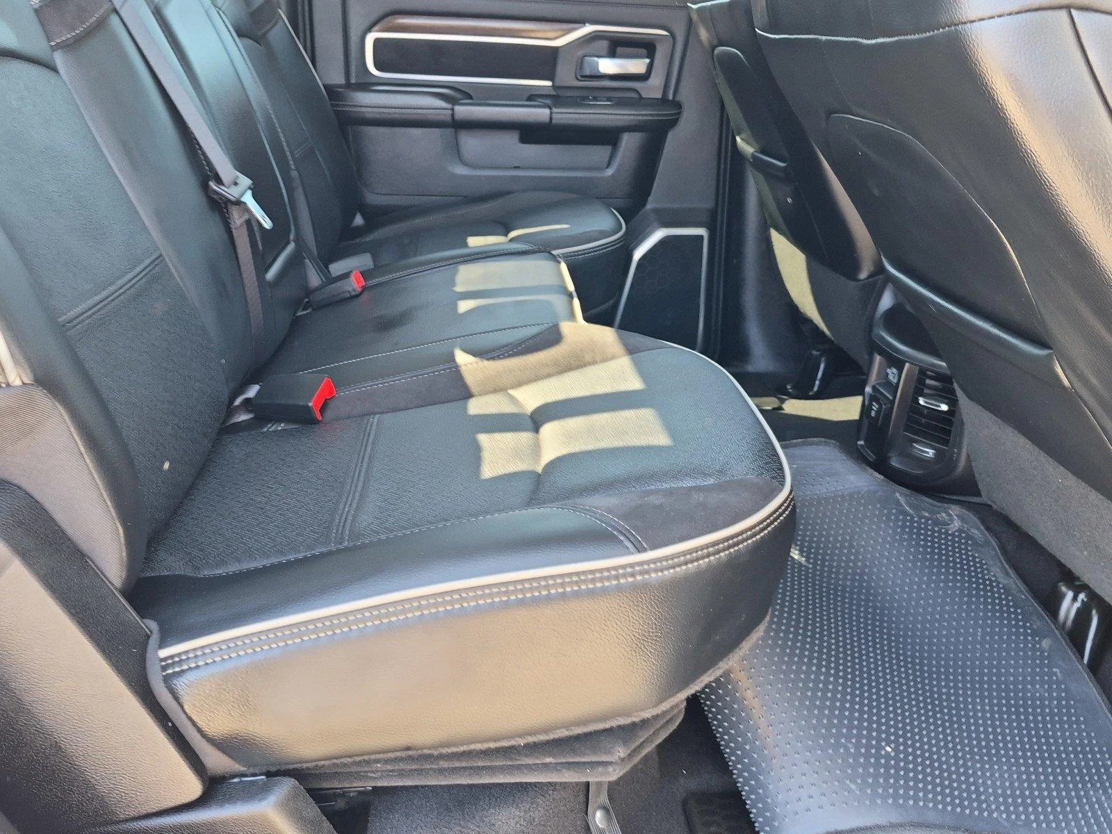 Used 2024  RAM TRUCK LARAM image 7