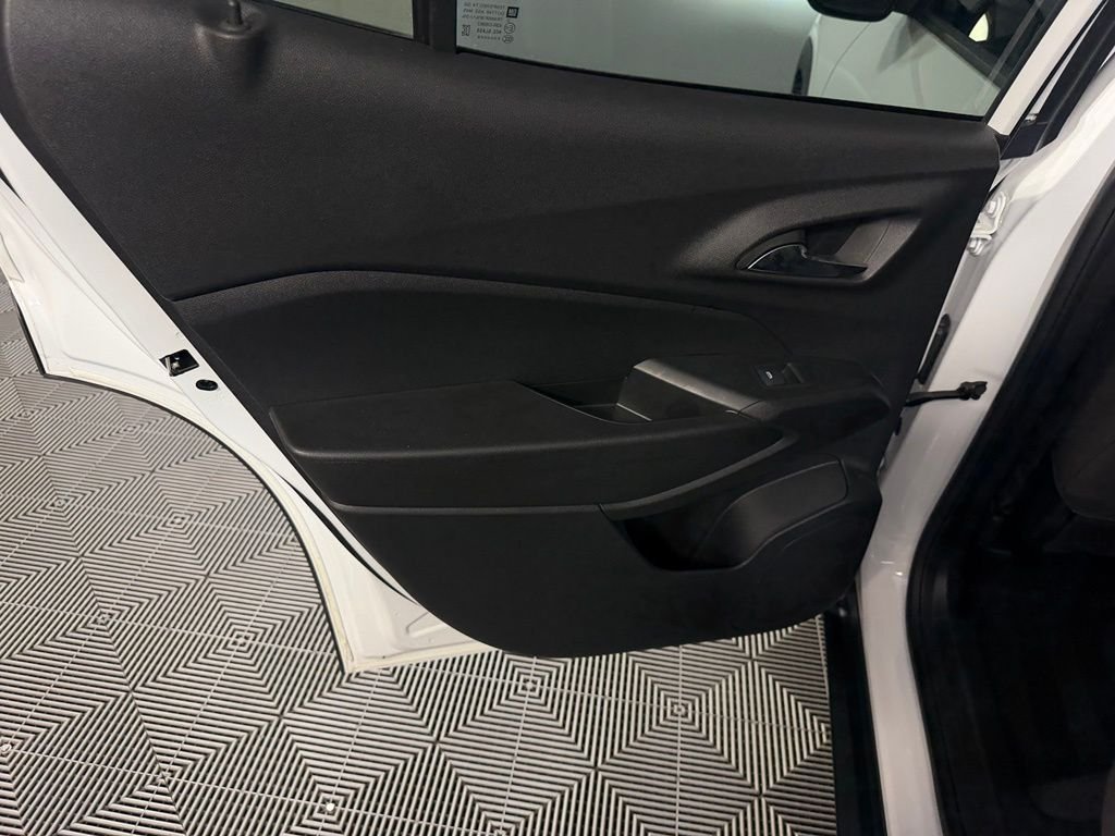 Certified Used 2025 White Chevrolet ACTIV image 27