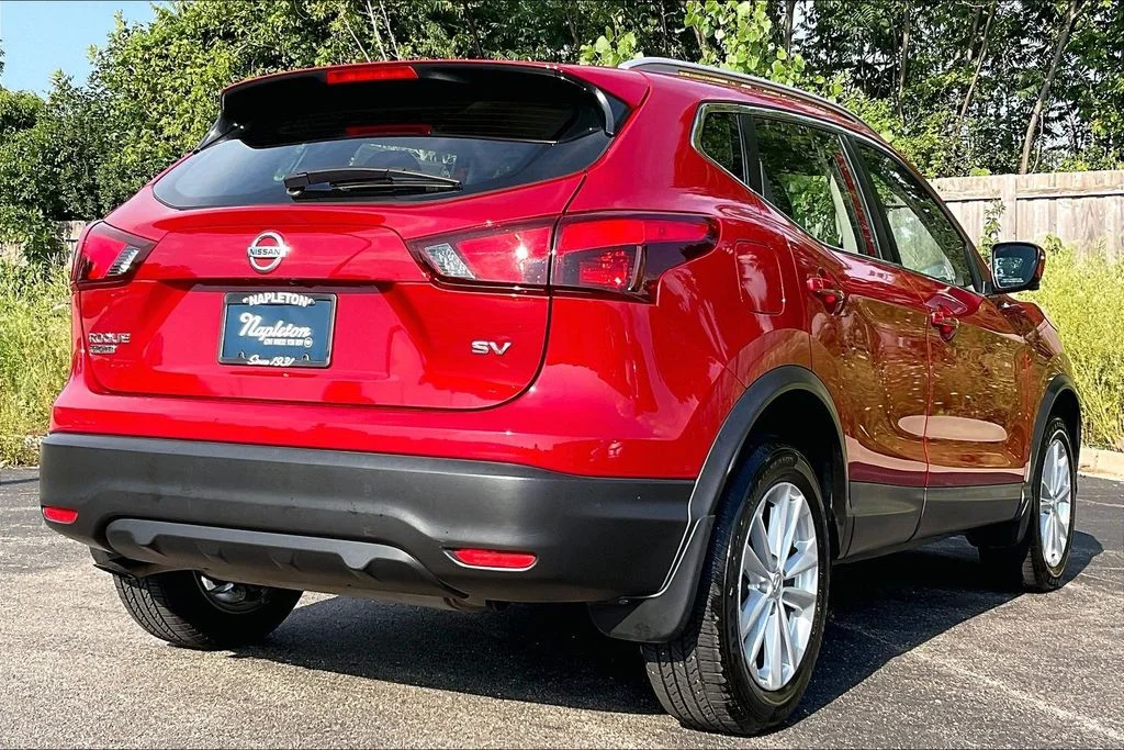 Used 2017 Red Nissan SV image 13