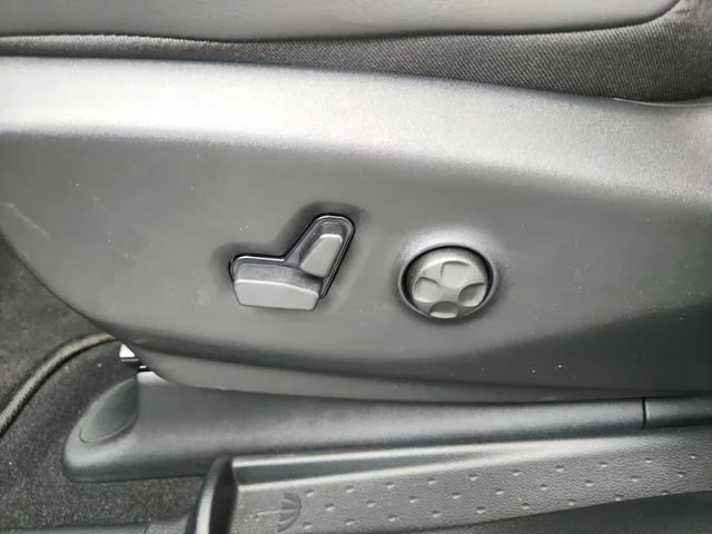 2026 Chrysler Pacifica Limited - Photo 12
