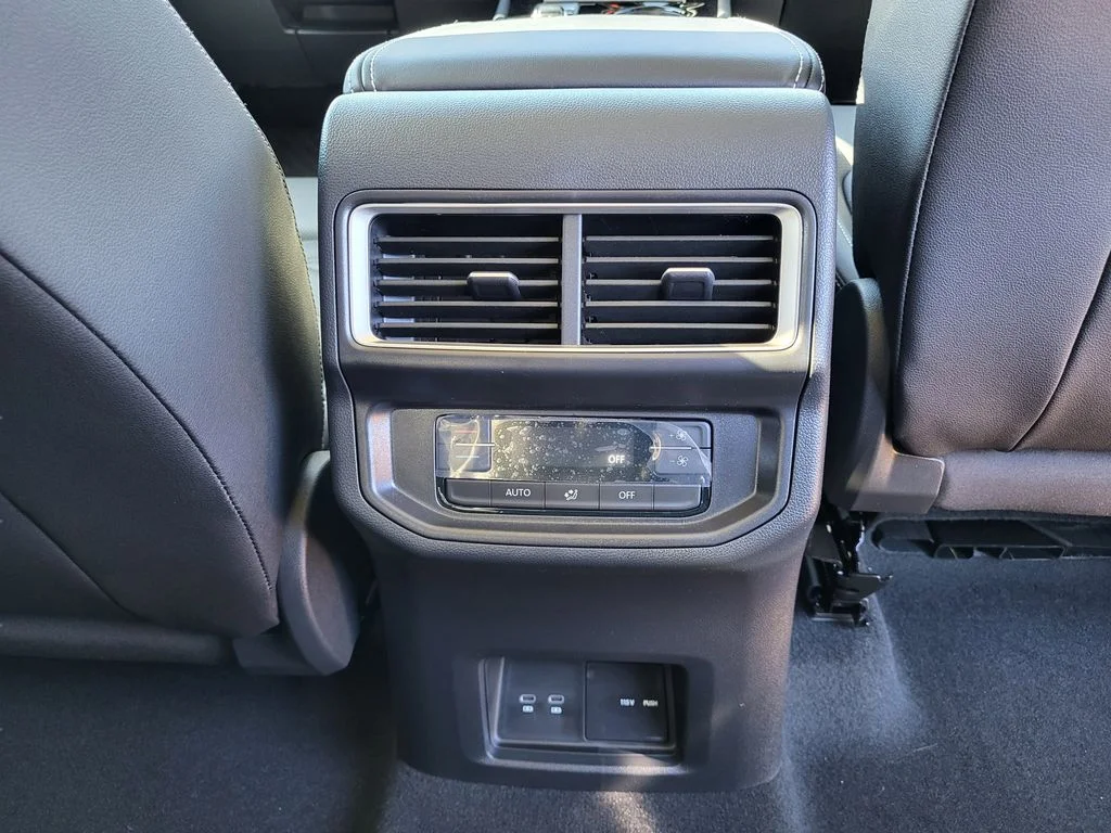 New 2026 Pure Gray Volkswagen 2.0T SE W/TECHNOLOGY image 18