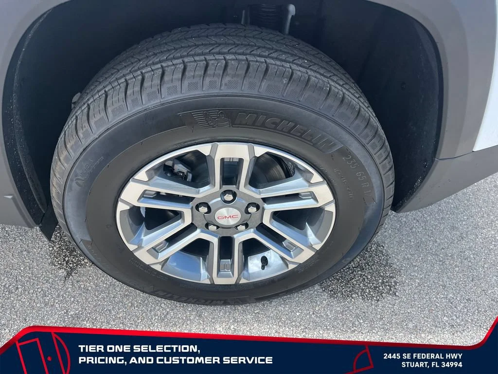 New 2027 Summit White GMC FWD Elevation image 9