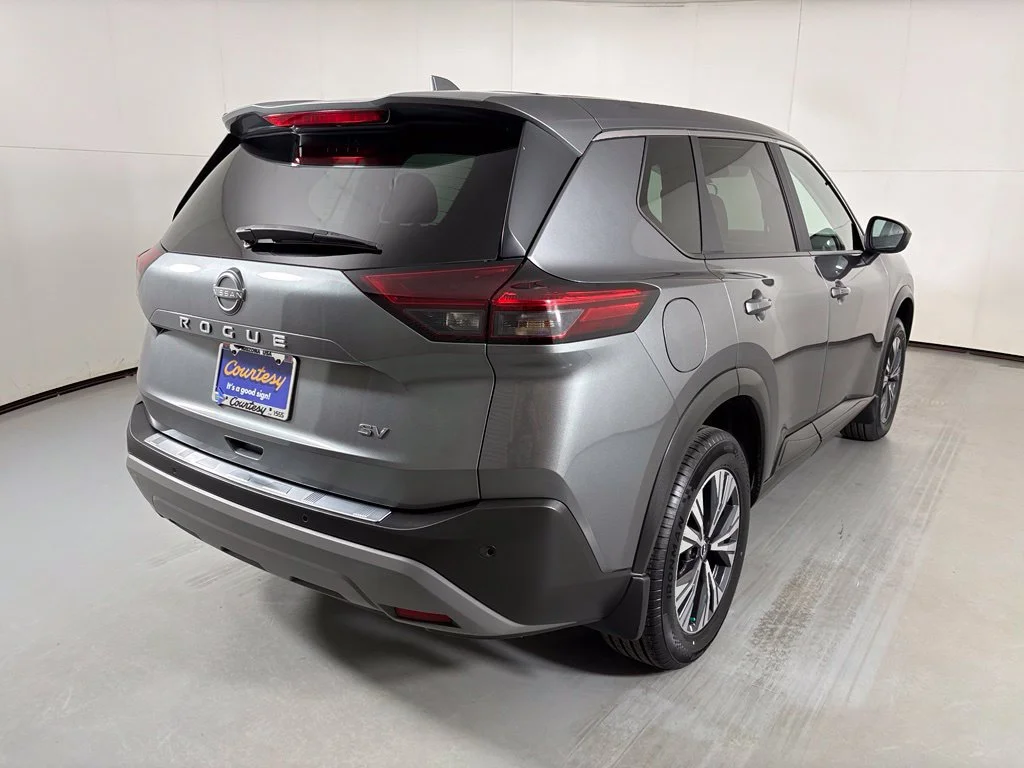 Used 2023 Gray Nissan SV image 8