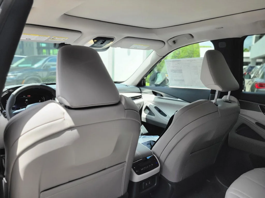 New 2027 White INFINITI LUXE image 15