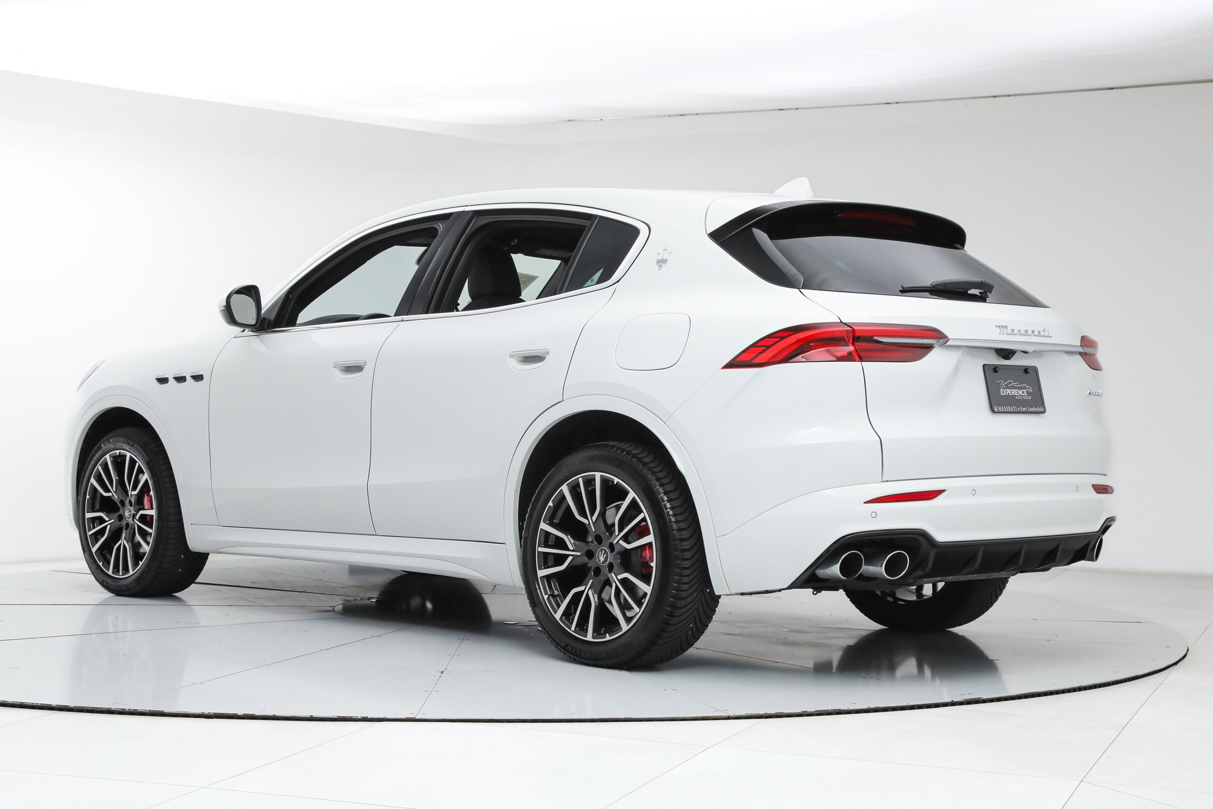 New 2025 White Maserati  image 3
