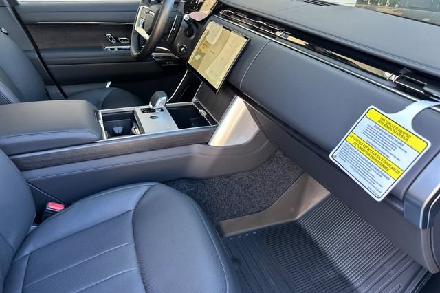 New 2026 Obsidian Black in Gloss Finish Land Rover SE image 14