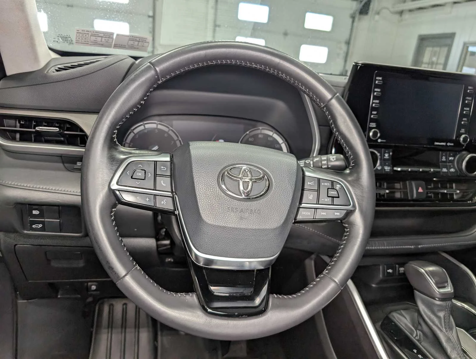 Used 2021 Magnetic Gray Metallic Toyota XLE image 41