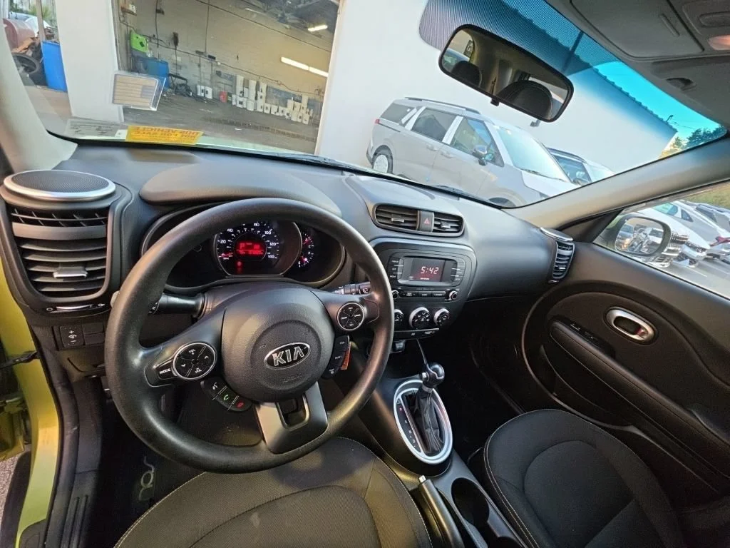 Used 2015 Green Kia + image 15