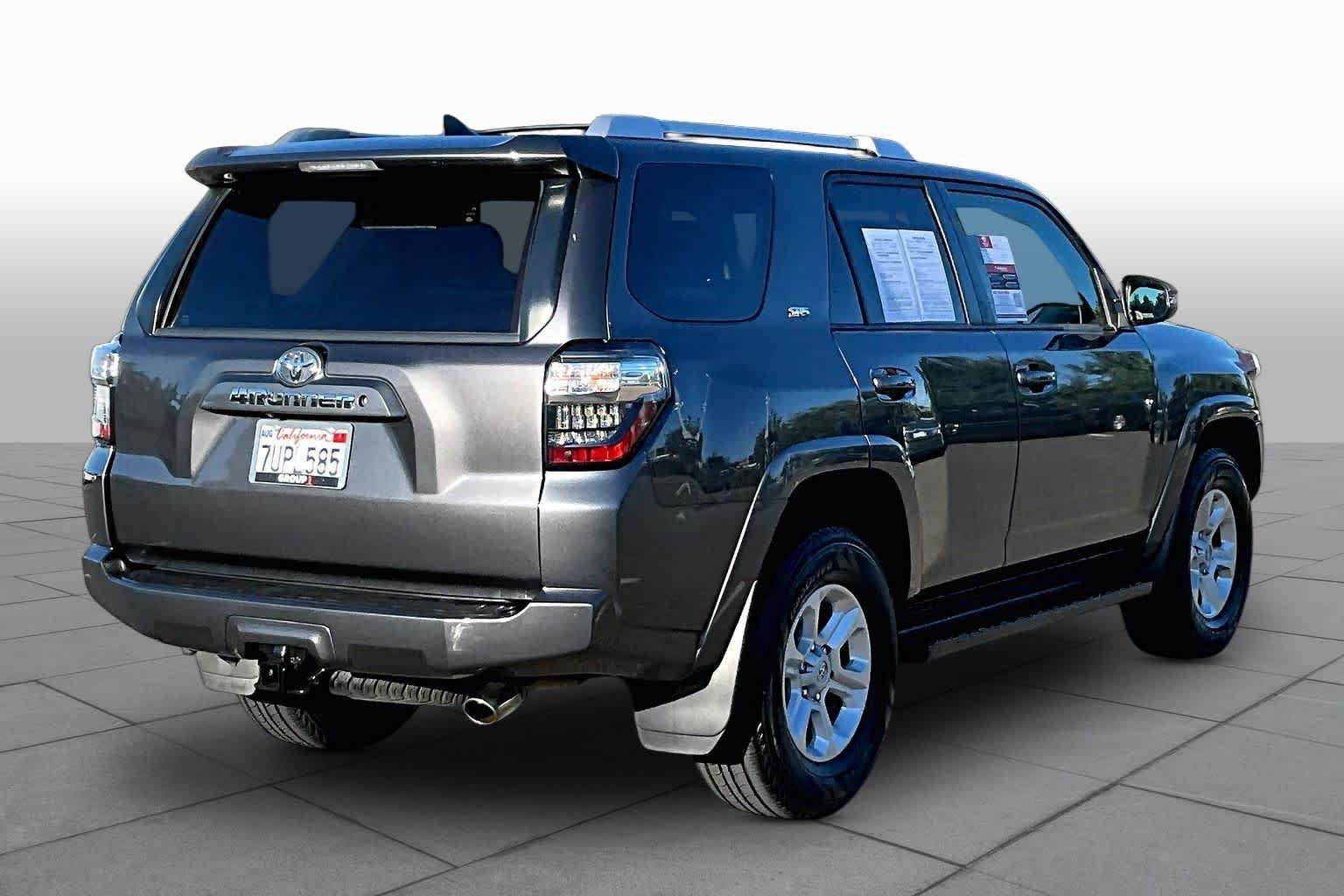 Used 2016 Magnetic Gray Metallic Toyota SR5 Premium image 12