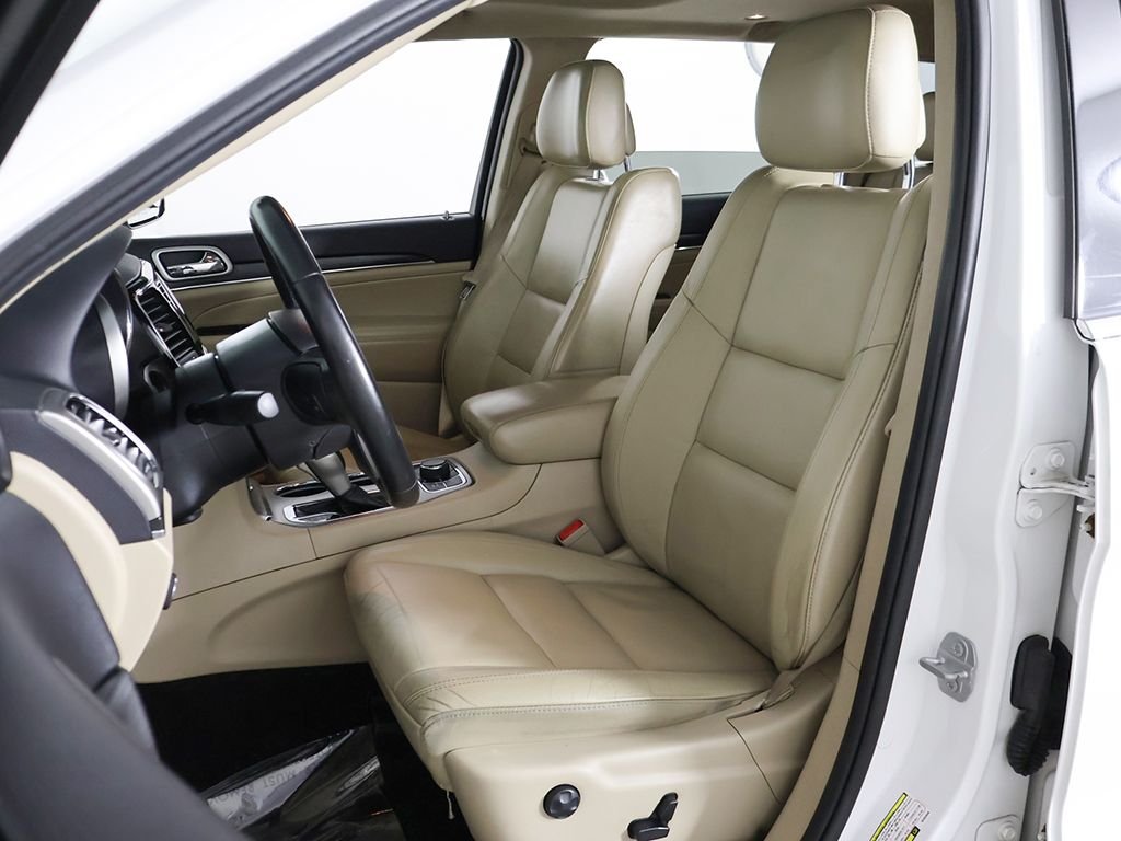 Used 2019 White Jeep Limited image 30