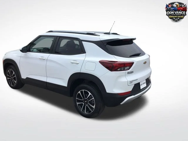 Used 2025 White Chevrolet LT image 3