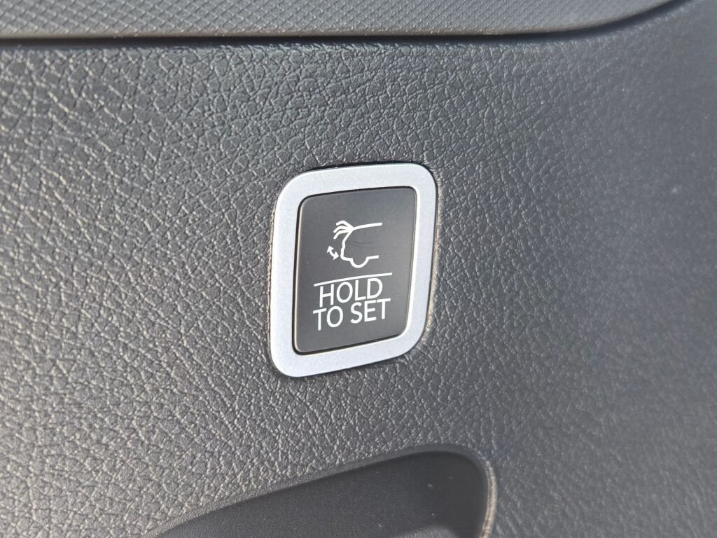 New 2026 Silver-Zynith Exterior Paint Jeep Limited Altitude image 17