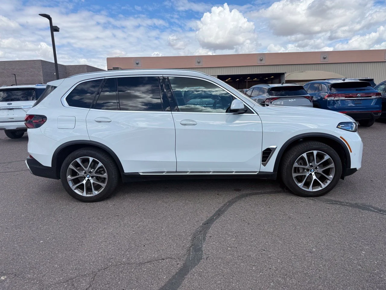 Used 2026 Alpine White BMW xDrive40i image 3