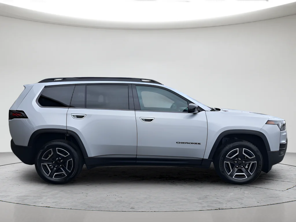 New 2026 Silver Zynith Clear-Coat Exterior Paint Jeep Laredo image 2