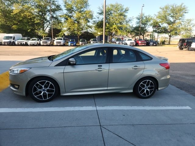 Used 2016 Beige Ford SE image 2