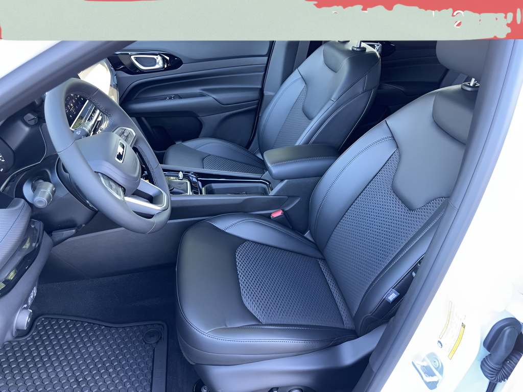 Certified Used 2026 White/off-white Jeep Latitude image 27