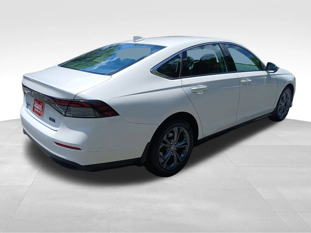 Used 2024 White Honda EX image 5