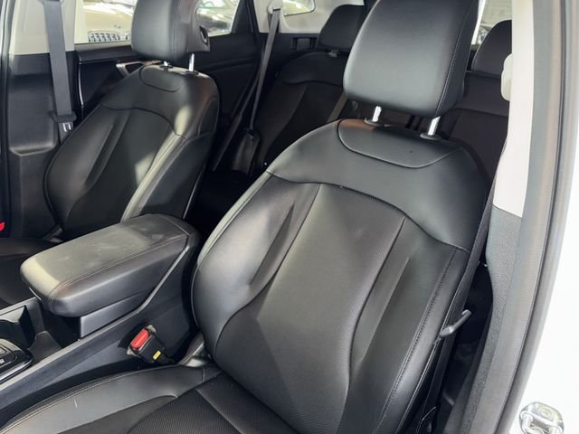 Used 2025 White Pearl Kia EX image 31