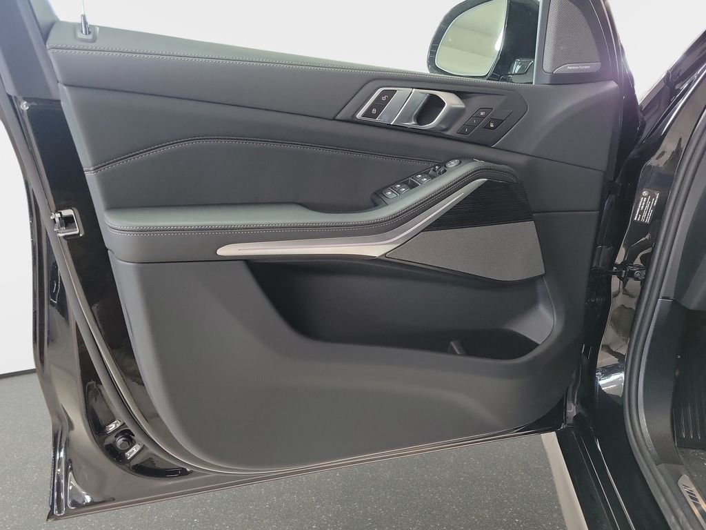 New 2026 Black Sapphire Metallic BMW xDrive40i image 25