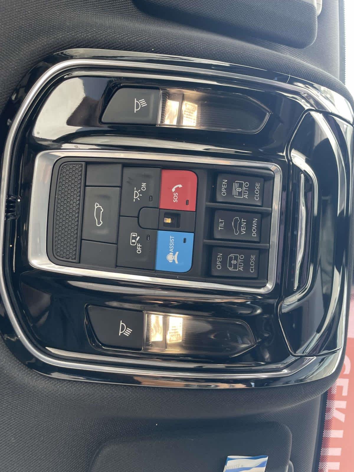 Used 2023 Silver Jeep Summit 4x4 image 29