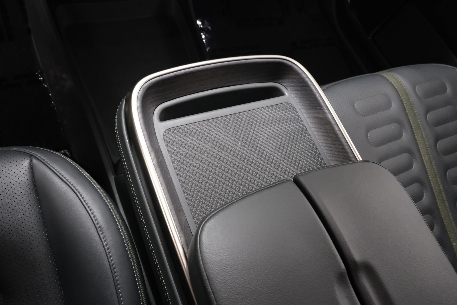Used 2023 Midnight Rivian Adventure image 24