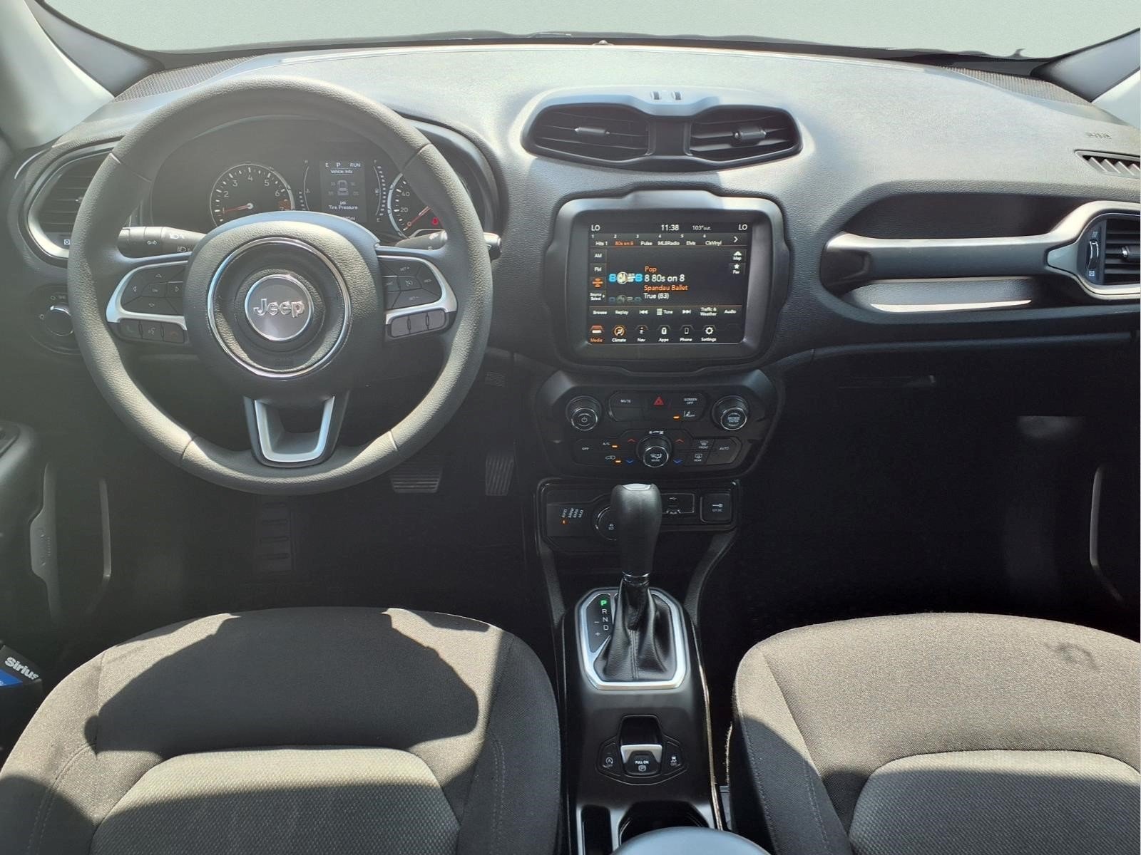 Used 2023 Alpine White Clearcoat Jeep Latitude image 10