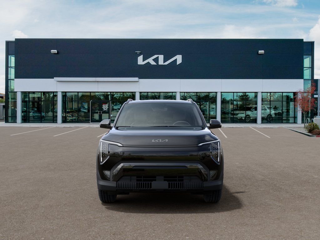 New 2027 Black Kia Wind image 2