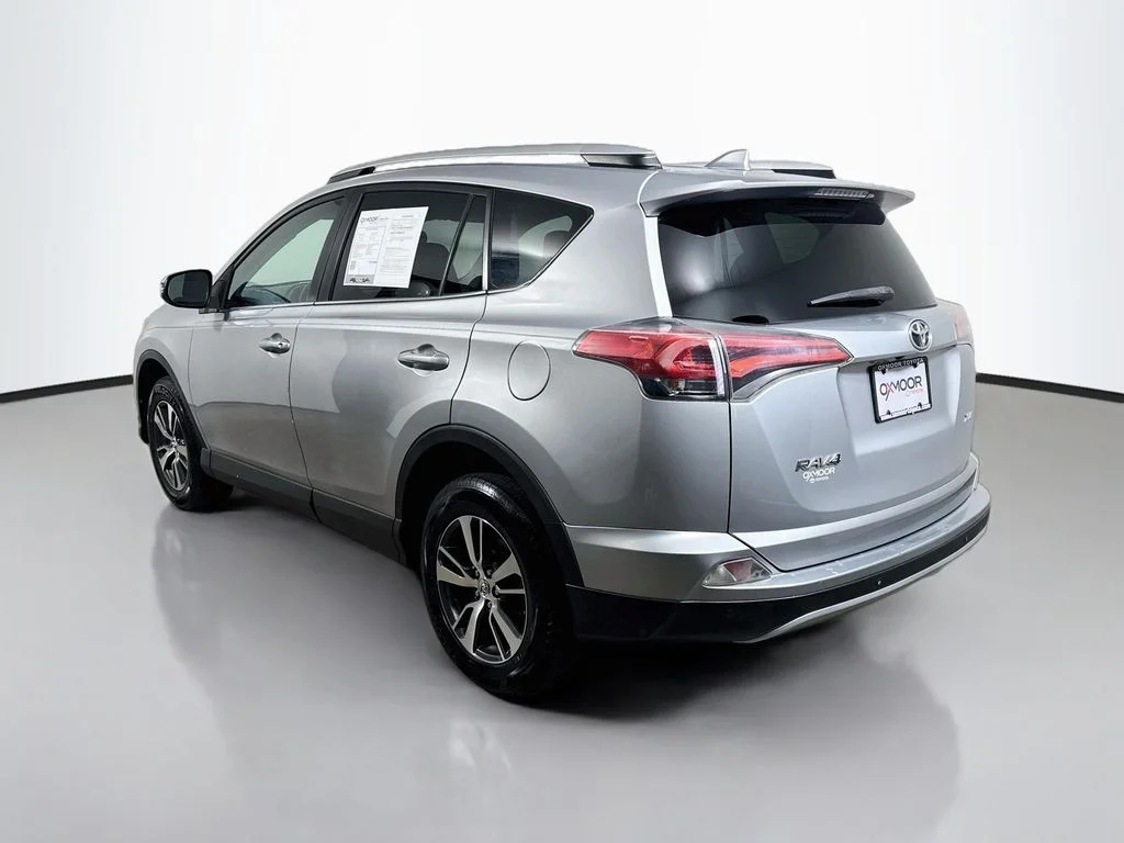 Used 2016 Silver Sky Metallic Toyota XLE image 5