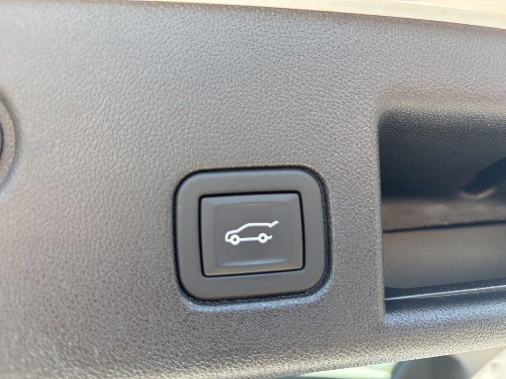 Used 2024 Summit White Chevrolet LT image 35
