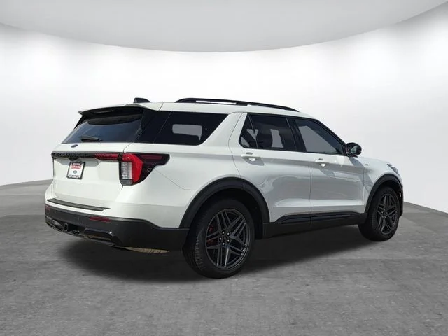 New 2026 Star White Metallic Tri-Coat Ford ST-Line image 23