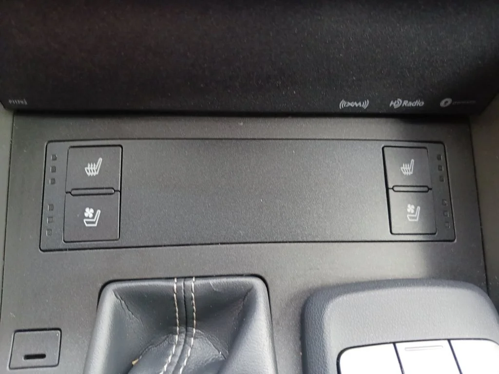 Used 2020 White Lexus 300 image 25
