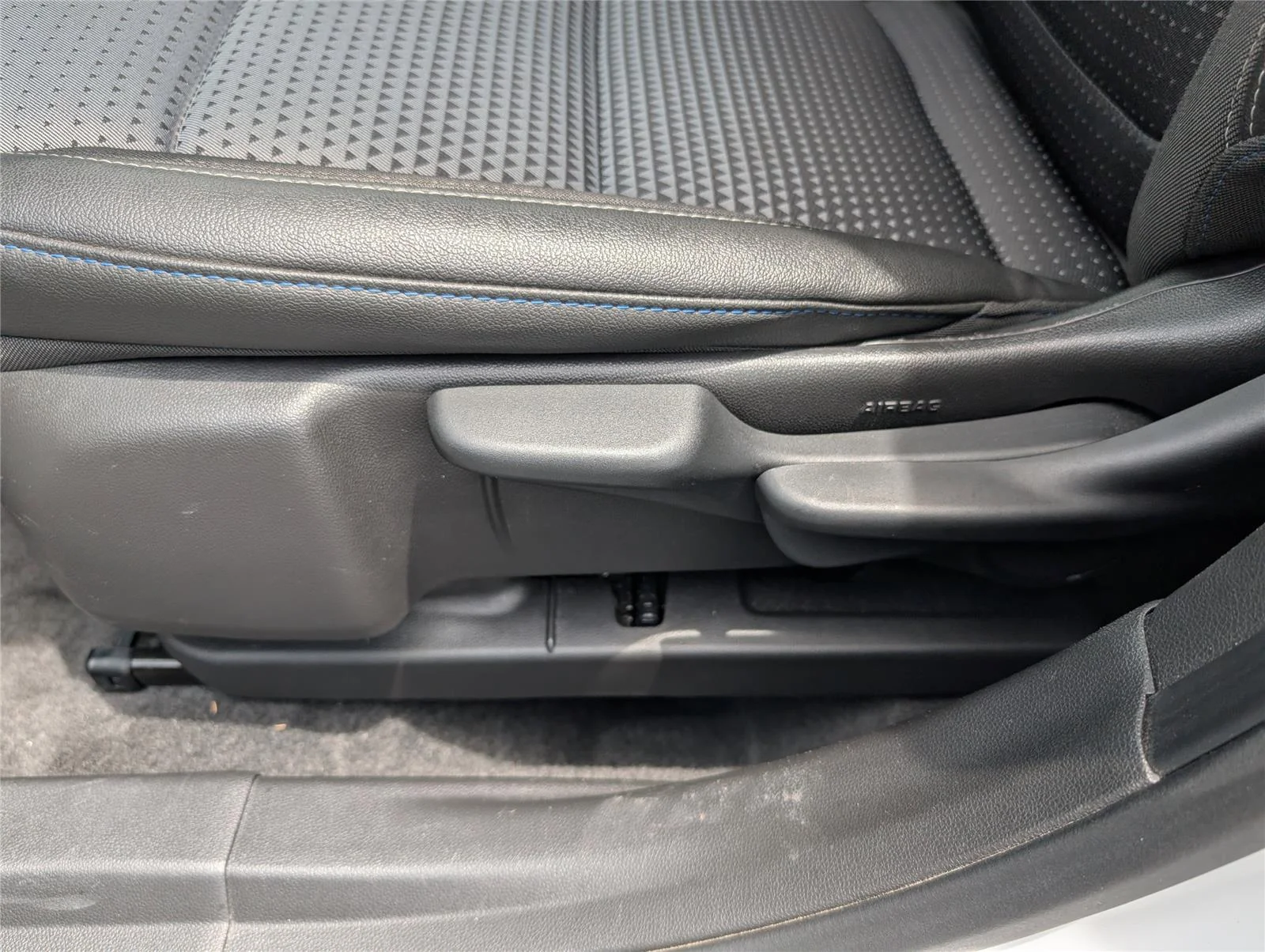 Used 2025 Summit White Chevrolet LT image 11