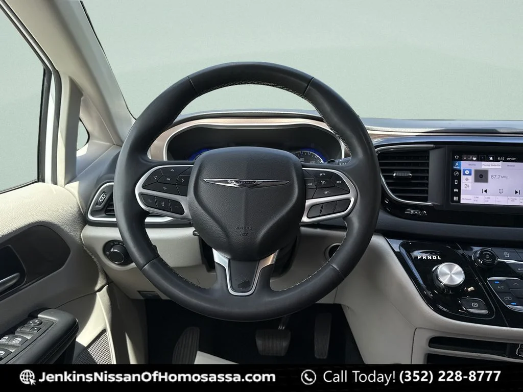 Used 2023 White Chrysler LX image 25
