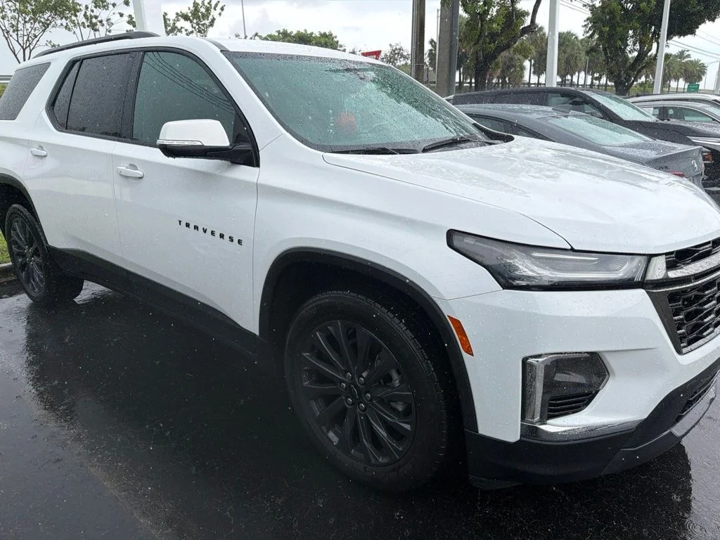 Used 2023 Summit White Chevrolet RS image 3