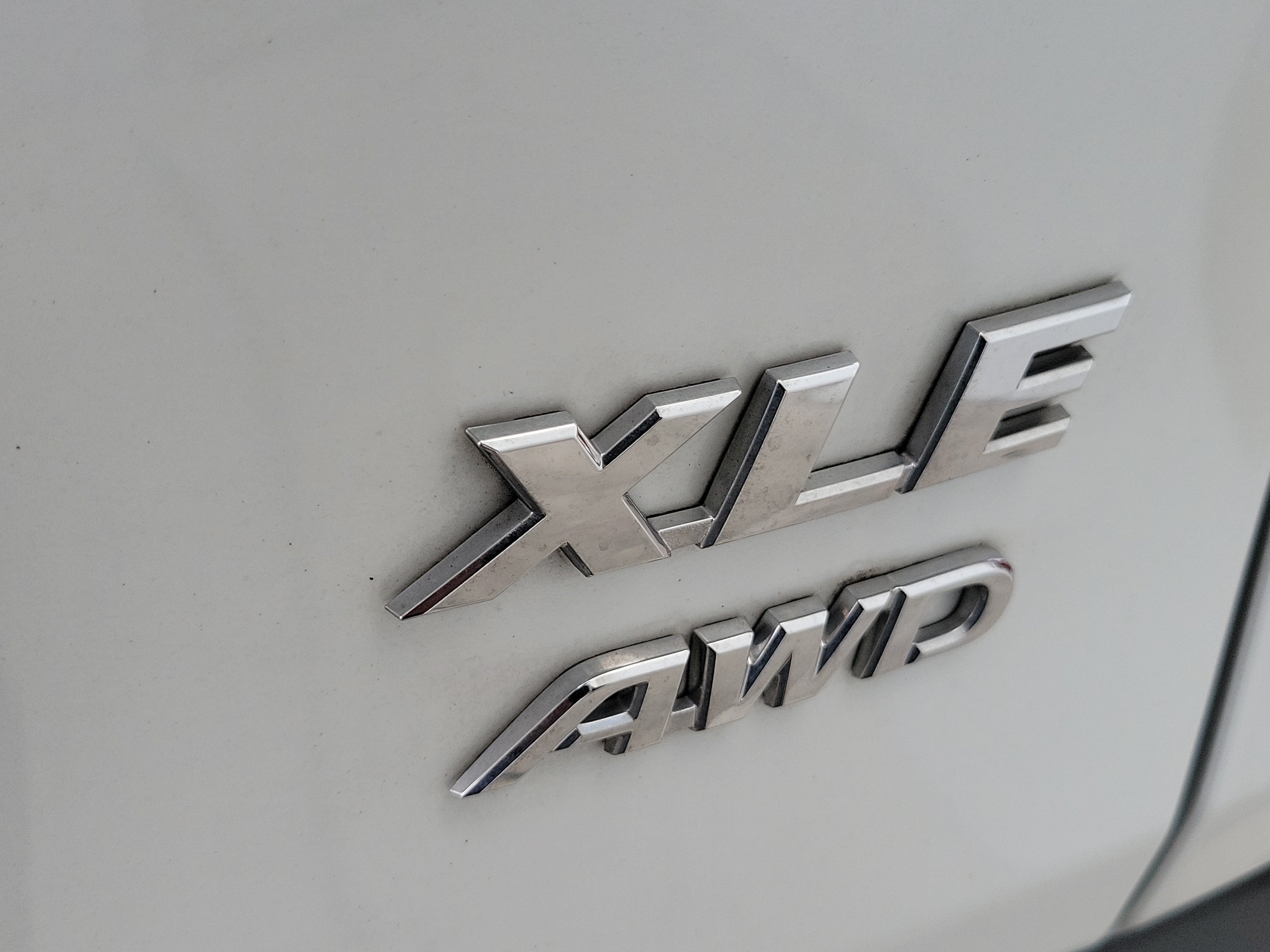 Certified Used 2024 Pearl Toyota XLE Premium image 9