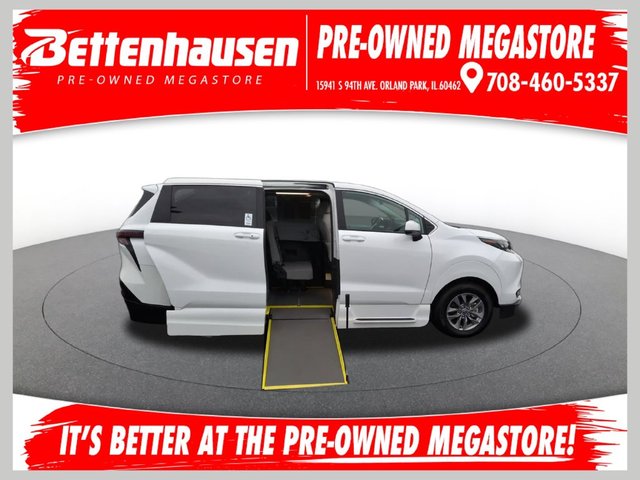 Pre-Owned 2025 Toyota Sienna LE AWD