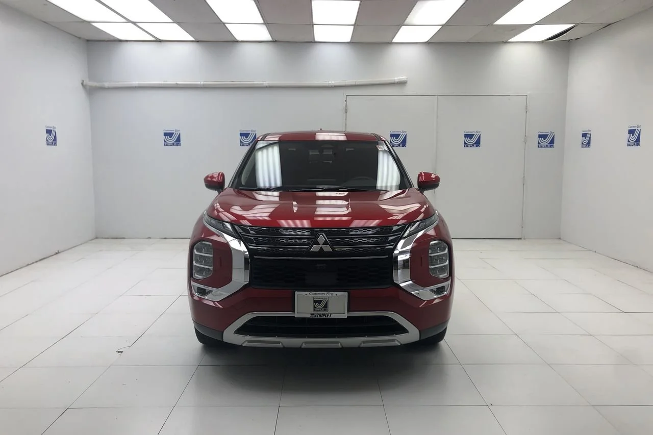Used 2022 Red Diamond Mitsubishi  image 3