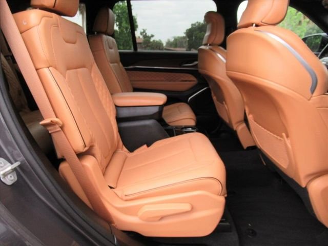 Used 2023 Gray Jeep Summit image 33