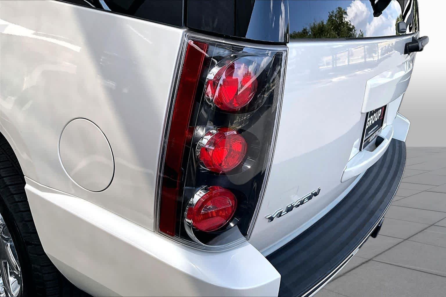 Used 2012 White Diamond Tricoat GMC Denali image 28