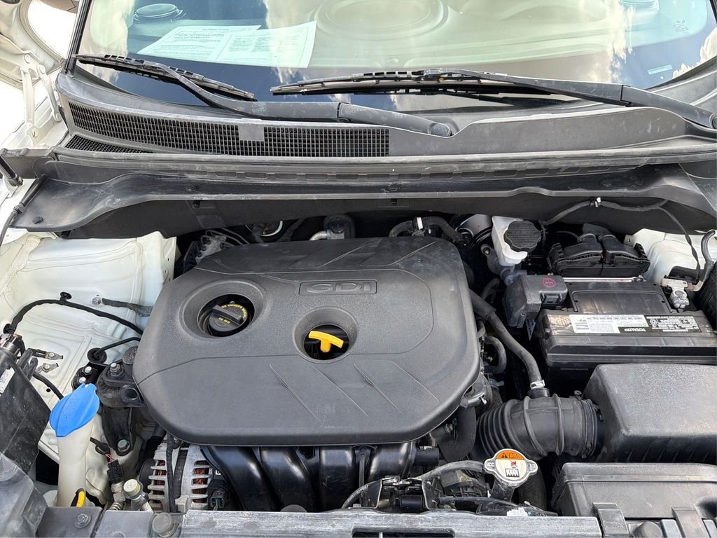 Used 2019 Clear White Kia + image 12