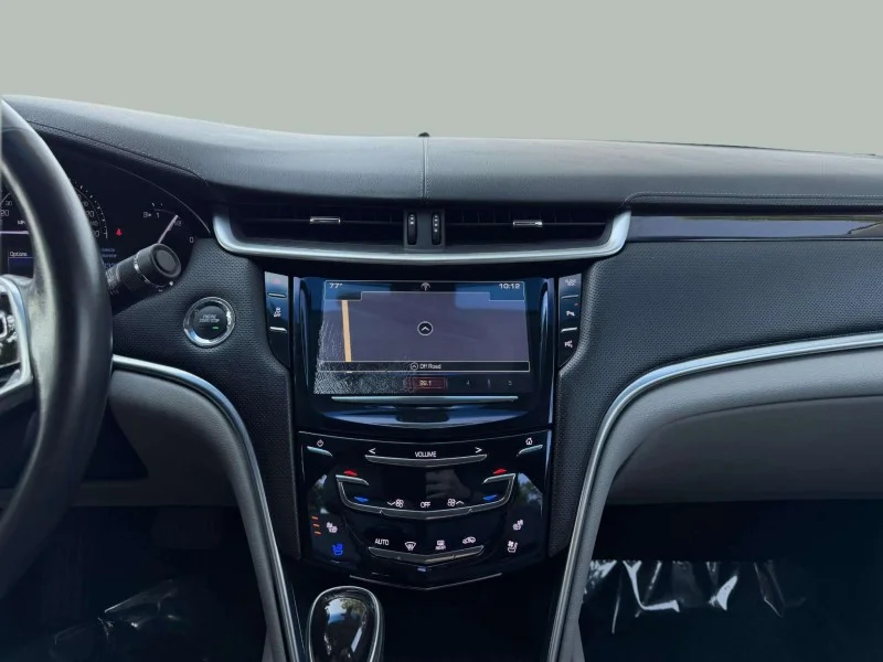 Used 2017 Silver Cadillac Luxury image 13